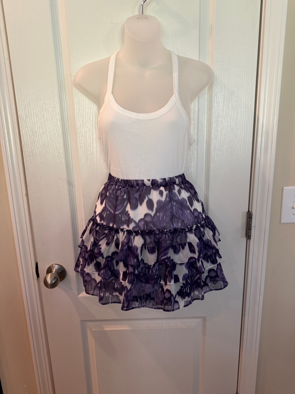 💜Purple and White Floral Mini Skirt

💜Size Small 

💜Express 

💜NWT💜